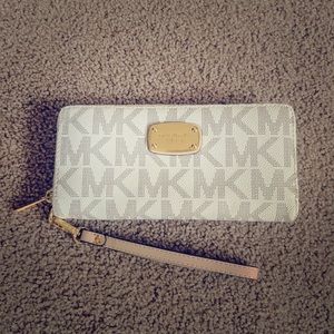 Michaels Kors wristlet
